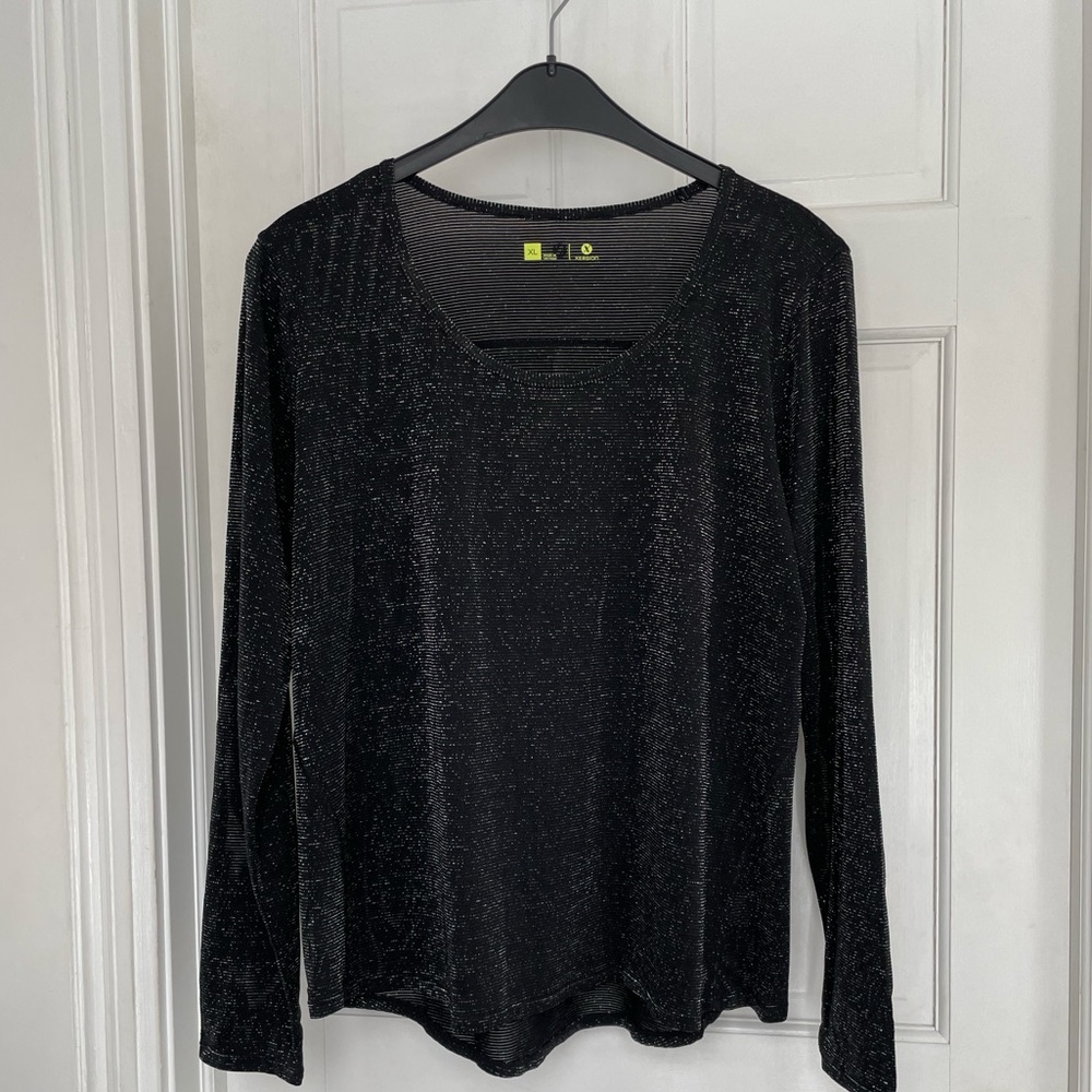 XL black scoop neck top